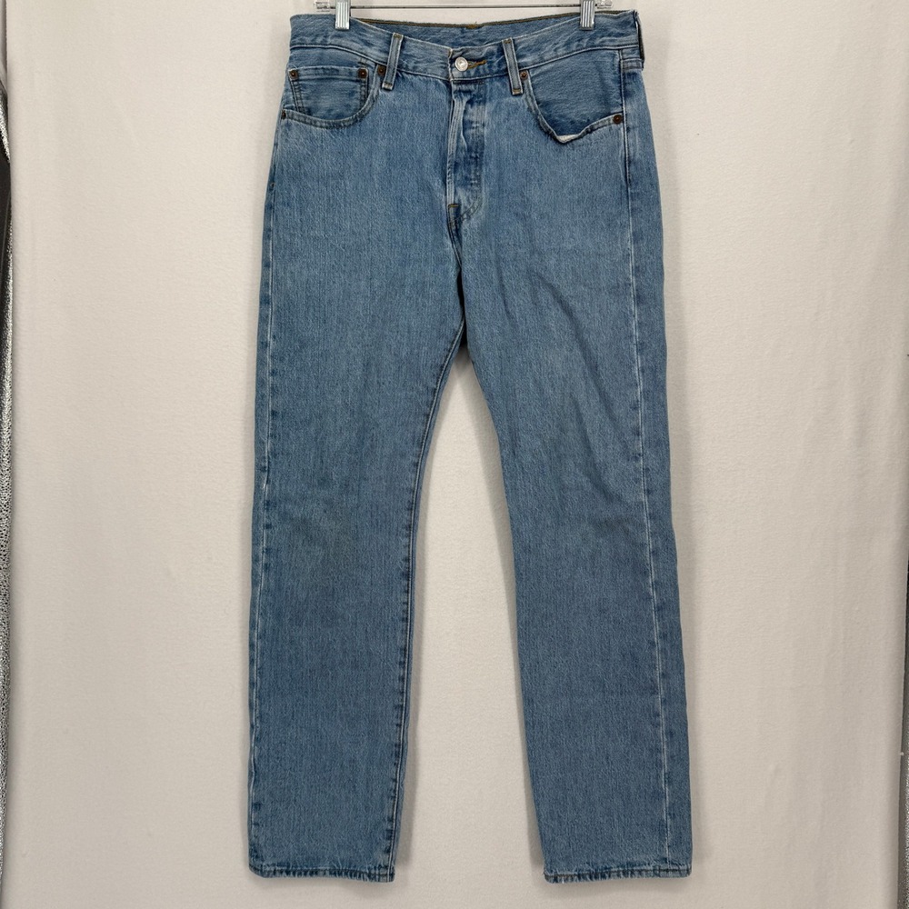 Levi's 501 Original Fit Jeans Mens 32x32 Light Wash Blue Straight Leg Button Fly